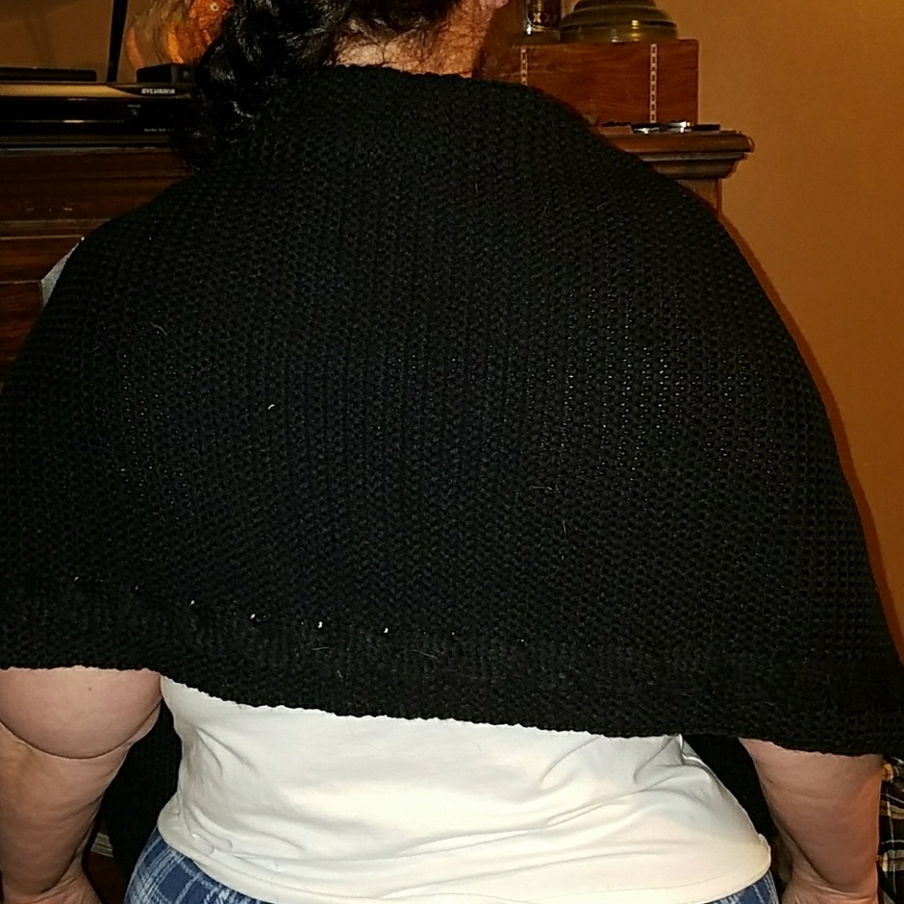 Black wrap Shaw - Picture 2 of 3